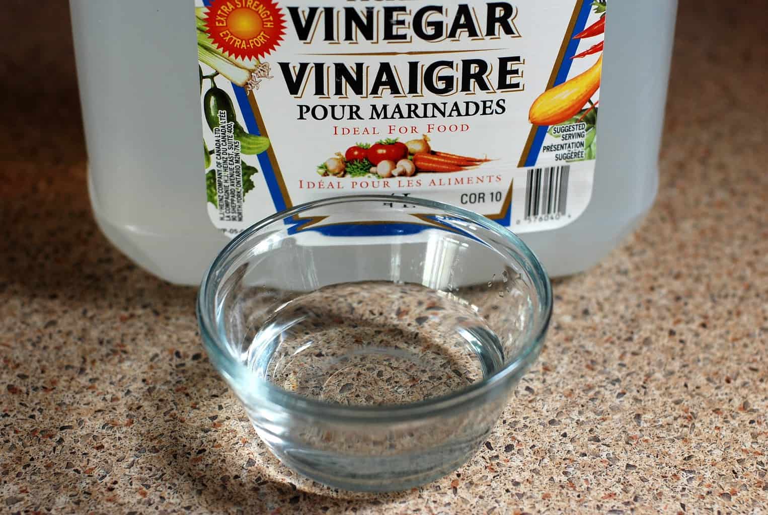 vinegar cleaning solution, vinegar stain remover, white vinegar for cleaning, Cleaning rust with vinegar,